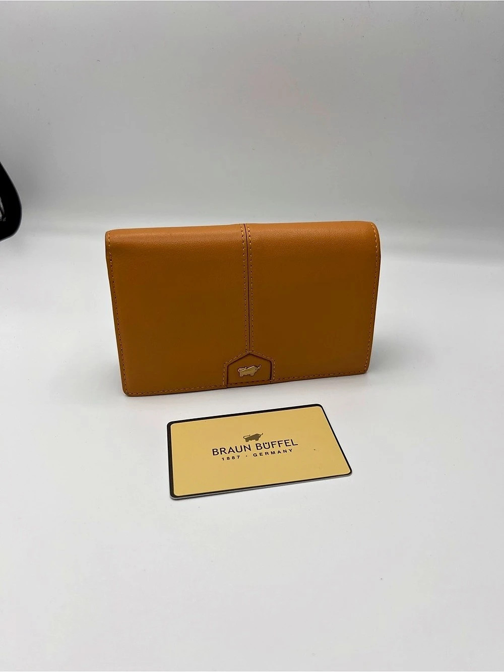 Braun Büffel Leather Wallet in Brown